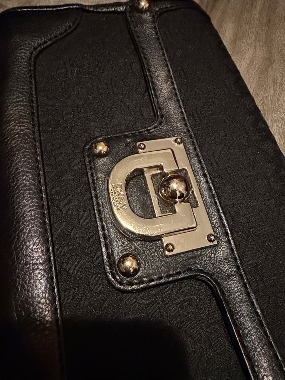 DKNY Black Chain-Handle Shoulder Bag with Turn-Lock Closure - Picture 4 of 9